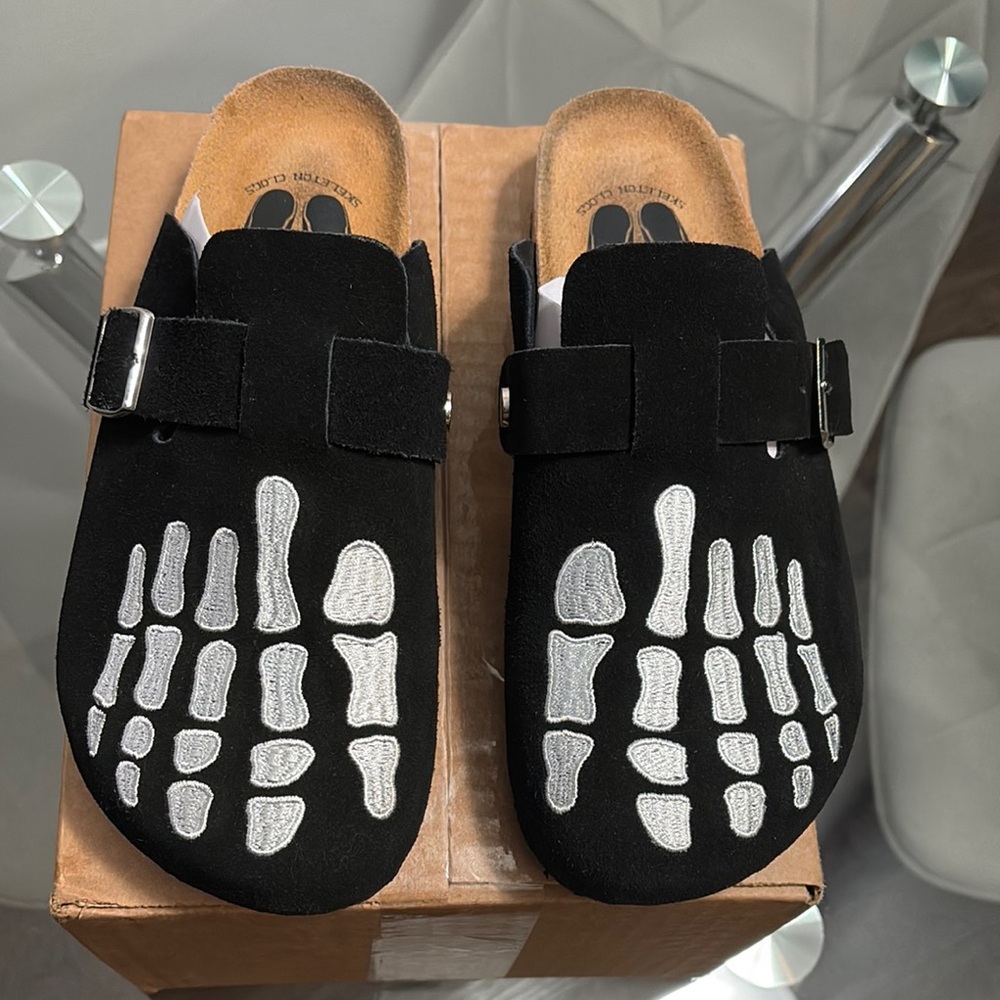 Skeleton clogs